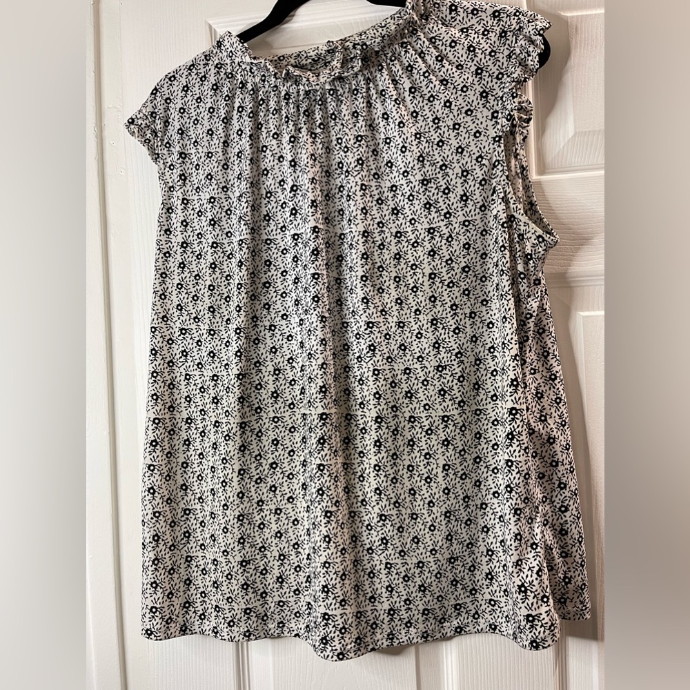Adrianna Papell flutter sleeve floral blouse. White and black. Size large